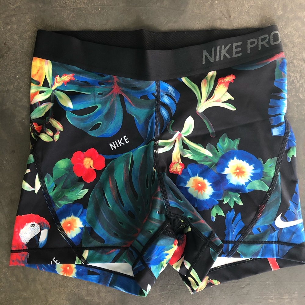 Nike Pro high rise tropical short M
